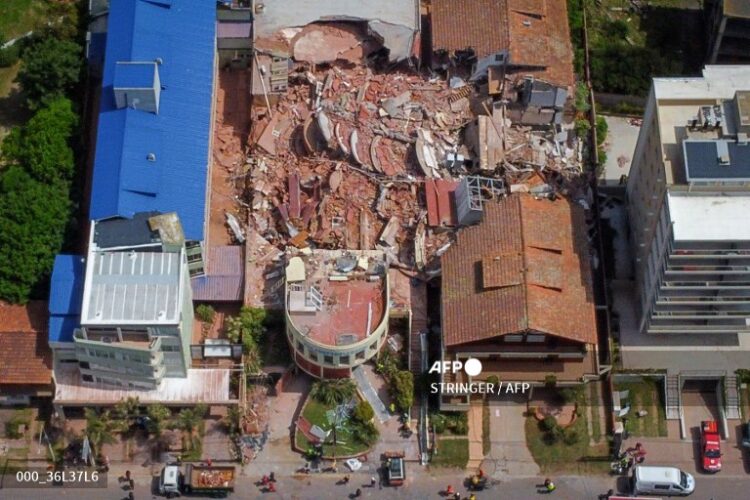 El edificio de 10 pisos colapsó en la madrugada