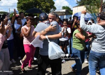 Se volvieron a encontrar con sus familias