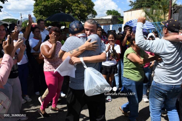 Se volvieron a encontrar con sus familias