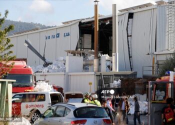 Las unidades de emergencia llegaron a la fábrica