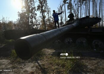 Los 'turistas de guerra' visitan Ucrania