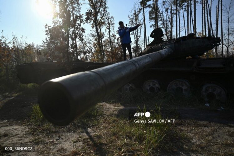 Los 'turistas de guerra' visitan Ucrania