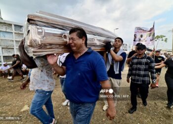 Despidieron a los menores asesinados