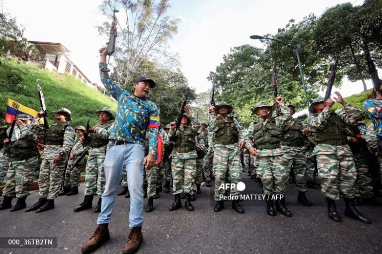 Los colectivos tienen apoyo del gobierno venezolano