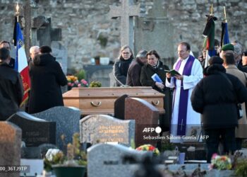 Su familia lo despidió