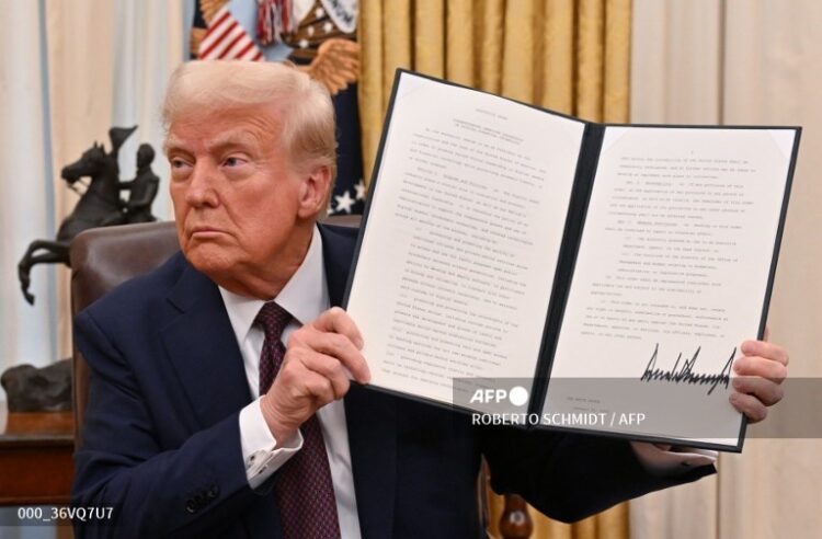 Trump no deja de firmar decretos