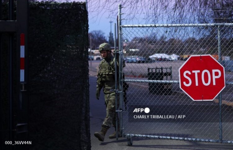 Movilizaron militares a la frontera con México