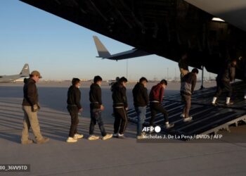 Anuncian más vuelos con migrantes desde EEUU