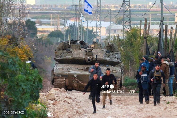 El ejército israelí inició la evacuación de refugiados