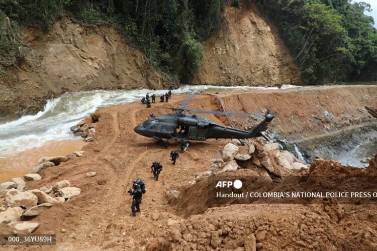 Militares y policías fueron emboscados