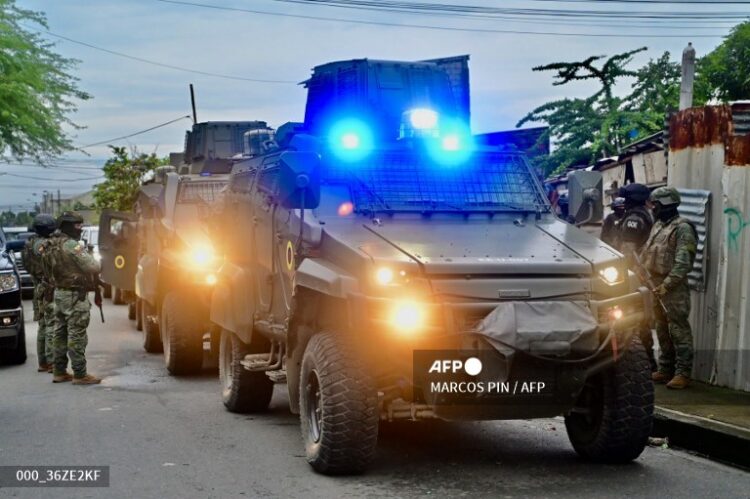 Militares patrullan la zona