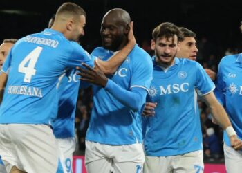 Napoli recupera un liderato codiciado por un pelotón de equipos