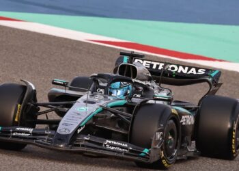 Russell domina el último día de los ensayos de pretemporada de F1
