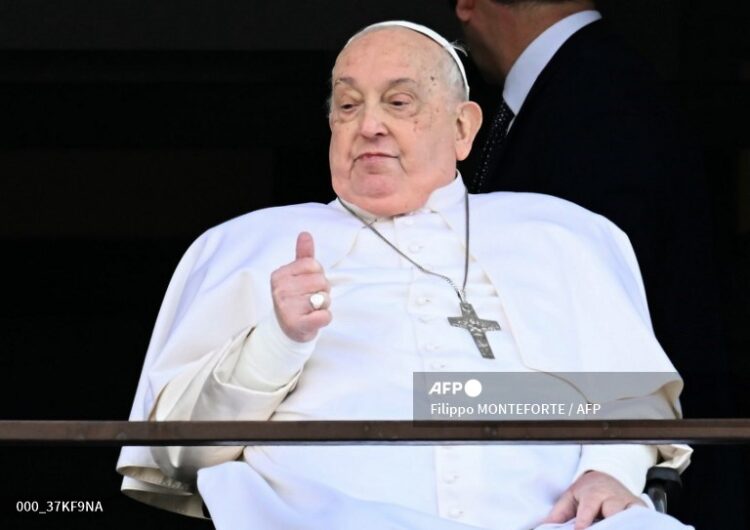 La salud del papa Francisco sigue mejorando