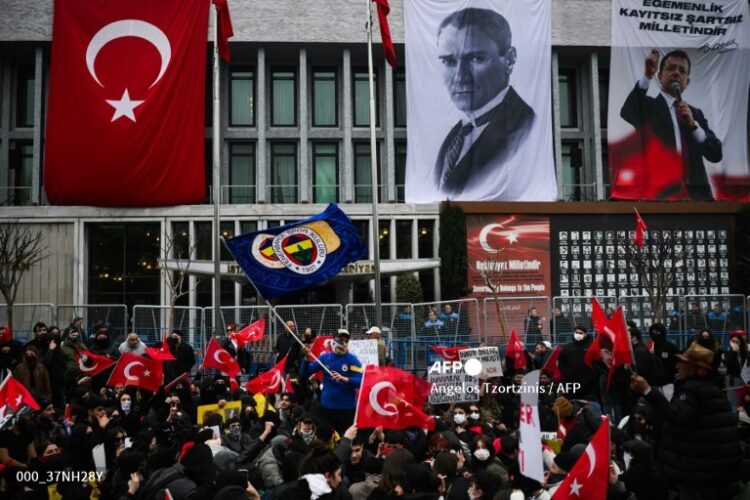 Siguen las protestas en Estambul
