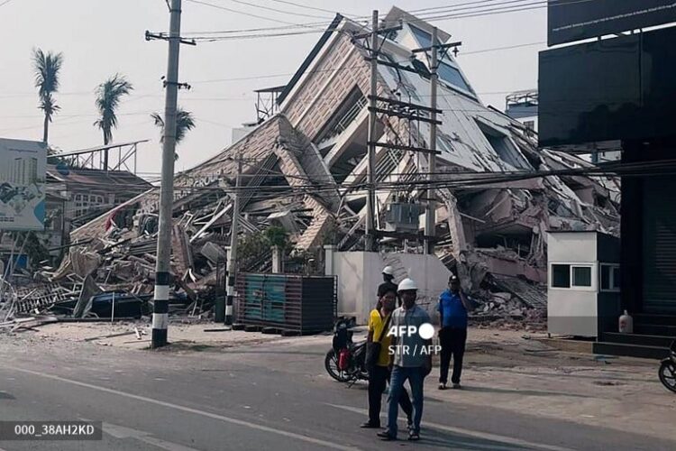 Varios edificios colapsaron