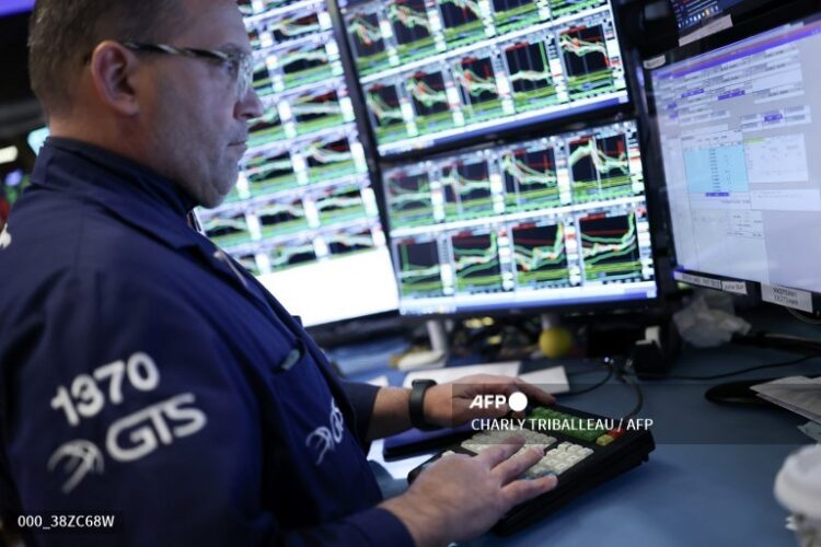 La bolsa de Nueva York cayó con fuerza en su apertura
