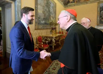 JD Vance fue recibido por el cardenal Pietro Parolin