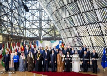 Inició la cumbre en Bruselas