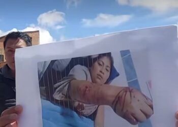 Familiares y padres de familia protestaron contra los dueños de los perros.