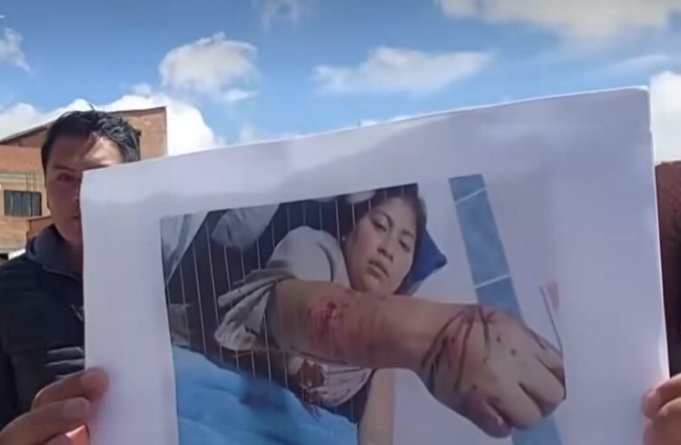 Familiares y padres de familia protestaron contra los dueños de los perros.