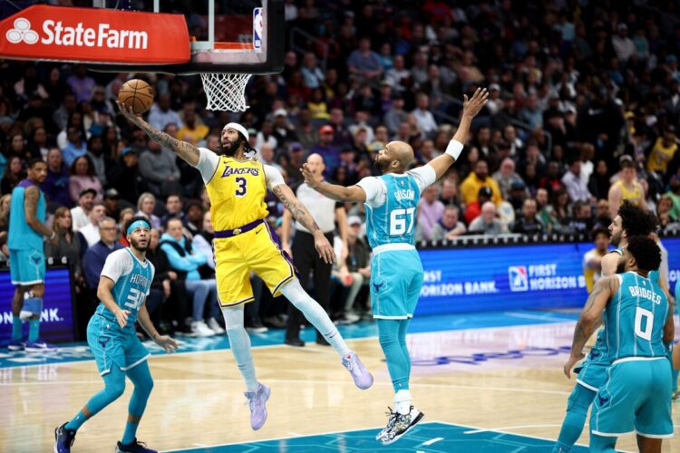 Lakers encadenan cuarta victoria con un colosal Davis y Rockets toman Boston