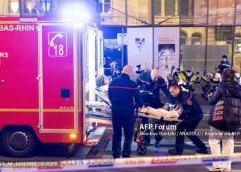 Los heridos fueron trasladados en ambulancias