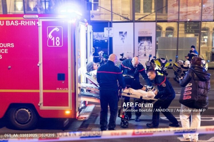 Los heridos fueron trasladados en ambulancias