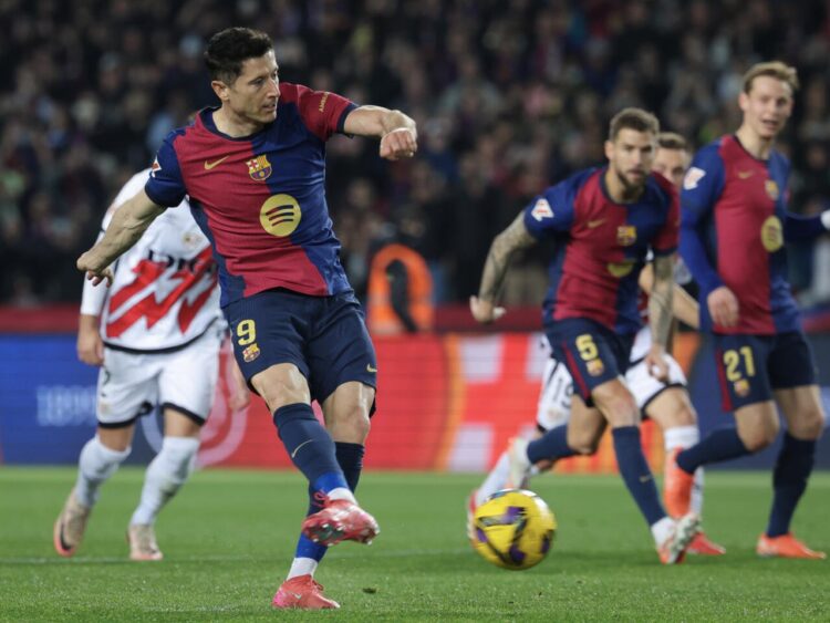 El Barcelona arrebata el liderato al Real Madrid tras ganar al Rayo (1-0)