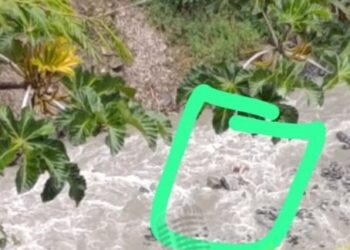 Comunarios encontraron el cuerpo de uno de los mineros arrastrado por el río en los Yungas.