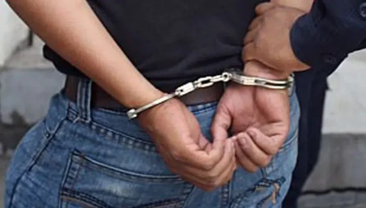 La Policía capturó en Coroico al hombre que mató a su esposa en la ciudad de La Paz.