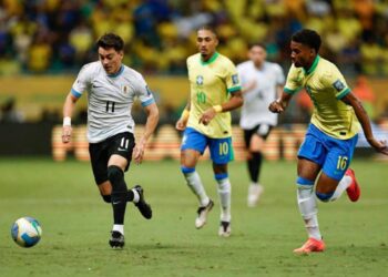 Uruguay le saca a Brasil un empate 1-1 en la eliminatoria sudamericana