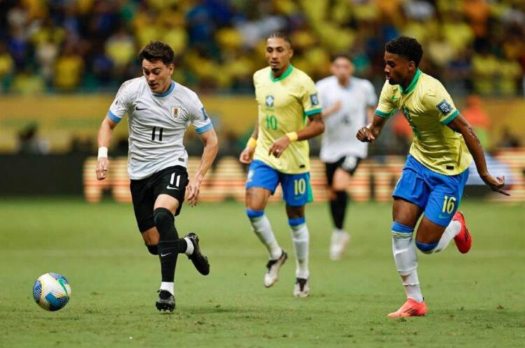 Uruguay le saca a Brasil un empate 1-1 en la eliminatoria sudamericana