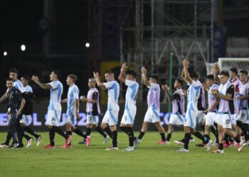 Argentina y ‘El Diablito’ Echeverri llevan al infierno a Brasil en su debut en el Sudamericano Sub-20