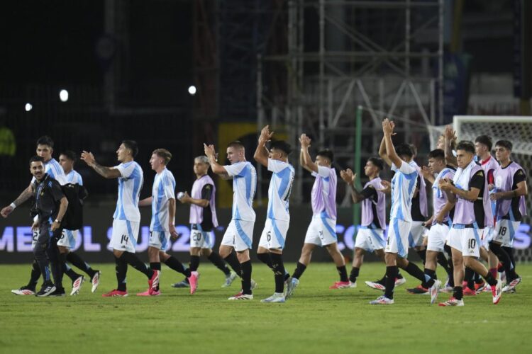 Argentina y ‘El Diablito’ Echeverri llevan al infierno a Brasil en su debut en el Sudamericano Sub-20