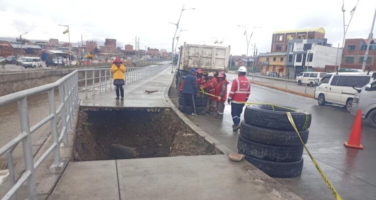 Sifonamiento en la avenida Costanea de El Alto.
