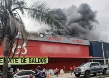 El fuego se inició en el tercer piso