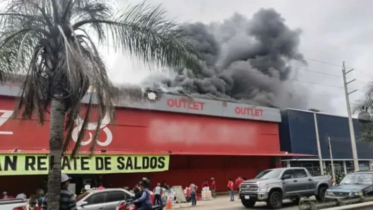 El fuego se inició en el tercer piso