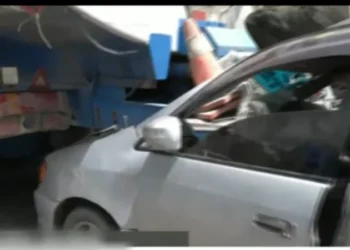La vagoneta se estrelló contra una cisterna