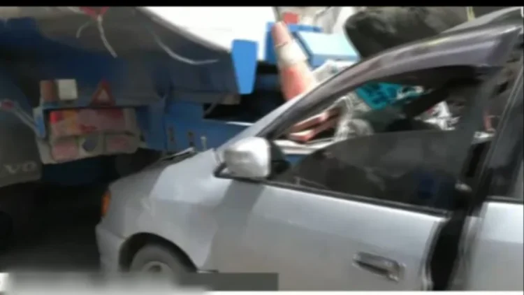 La vagoneta se estrelló contra una cisterna
