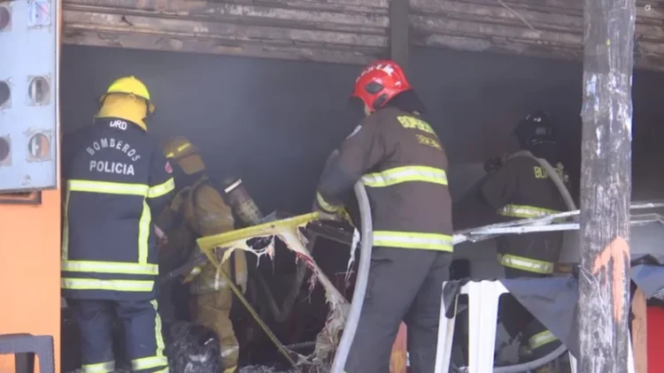 Los bomberos llegaron al lugar