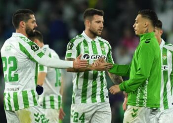 Betis pasa a octavos en Conference League pese a caer en casa con Gante