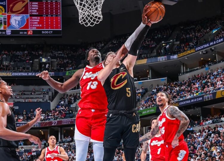 Cavaliers alcanzan récord de 16 victorias seguidas y Murray fulmina a Lakers