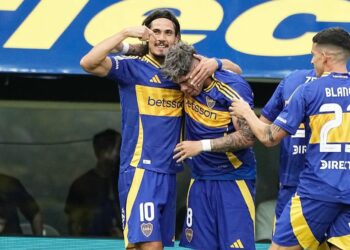 Cavani anota y Boca arrasa en el Apertura; colombiano Angulo salva a Independiente