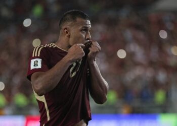Venezuela vence 1-0 a Perú y desplaza a Bolivia del puesto de repechaje
