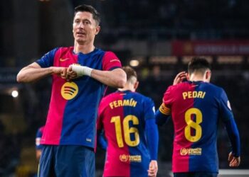 El Barcelona golea 3-0 al Osasuna y lidera en solitario la Liga