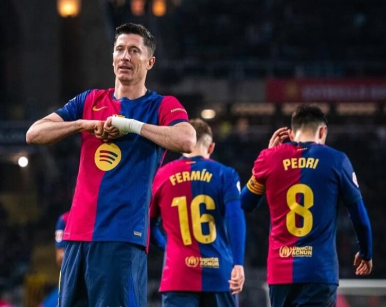 El Barcelona golea 3-0 al Osasuna y lidera en solitario la Liga