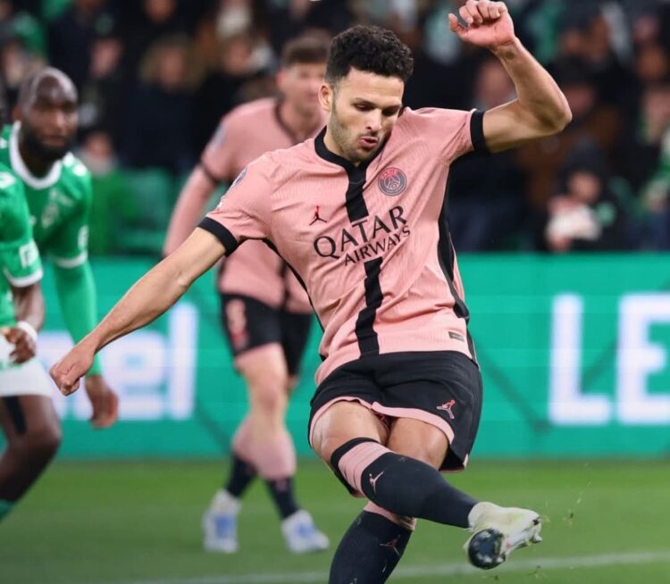 PSG golea 6-1 en Saint-Etienne y acaricia el título de Ligue 1