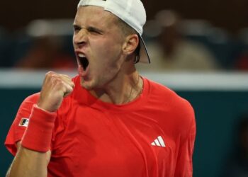 Checo Menšík funde a Djokovic en Miami y lo deja sin su centésimo título