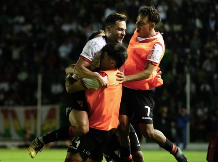 Always Ready sopla 92 velitas, con triunfo (1-2) ante Oriente en Santa Cruz
